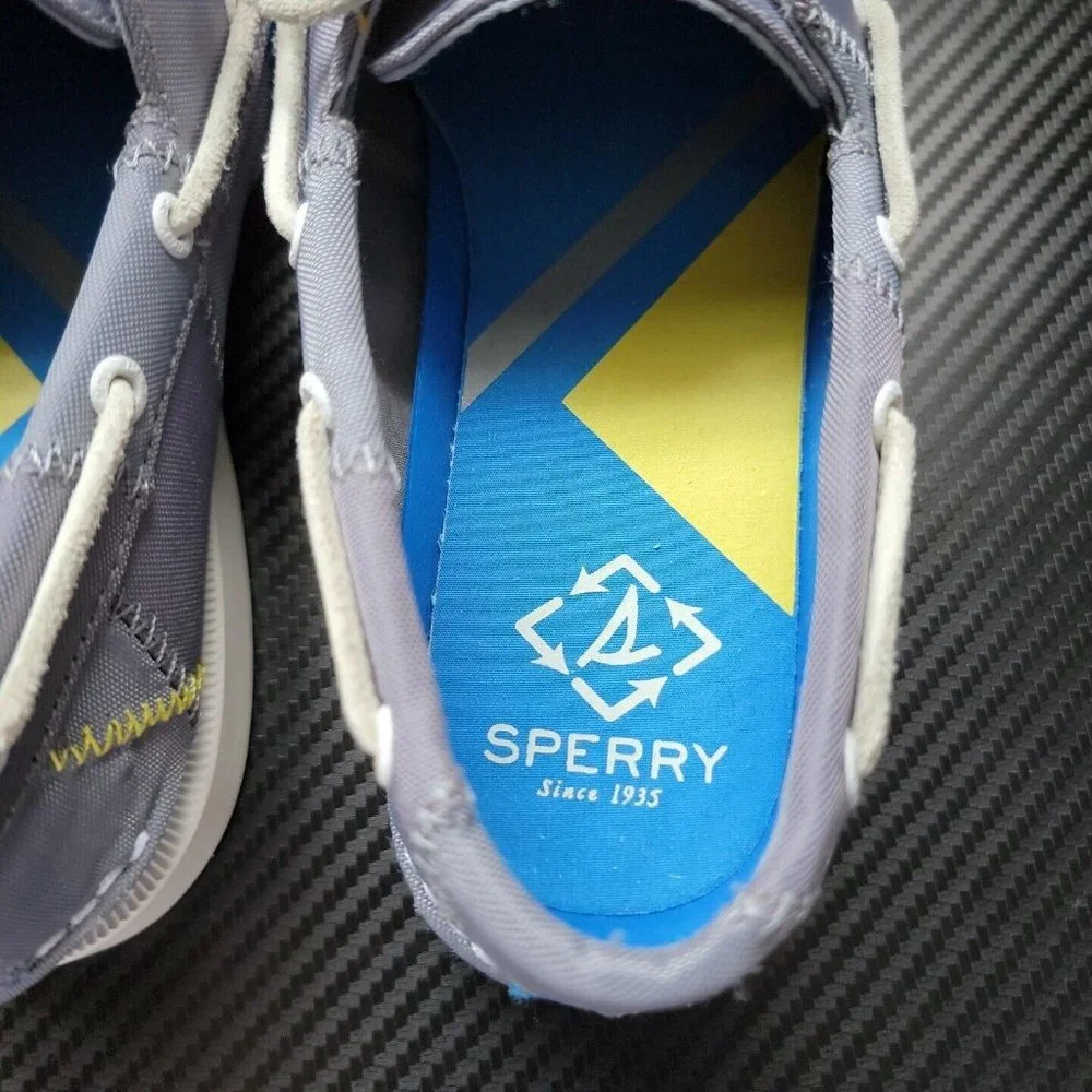 NWOT Sperry Boys/Kids Gray/Blue Boat Shoes / Loafers Size 5M Style 61394